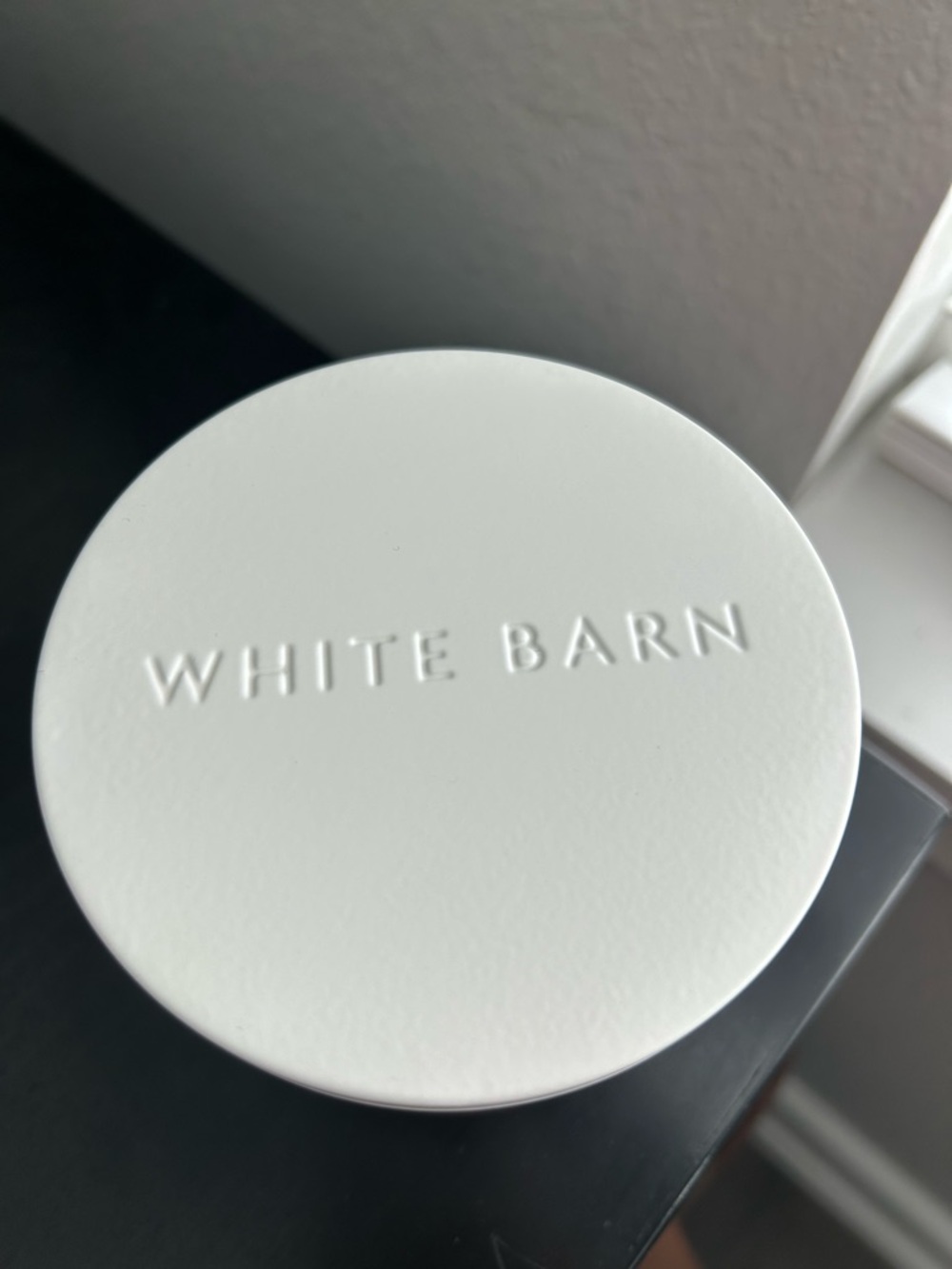 White Barn Rose Water & Ivy Candle - Picture 2 of 4